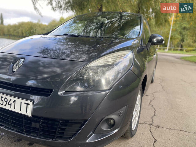 Рено Сценік 2011 у Рівному на Automoto.ua Сірий Рено Сценік, об'ємом двигуна 1.6 л та пробігом 214 тис. км за 6450 $, фото 5 на Automoto.ua