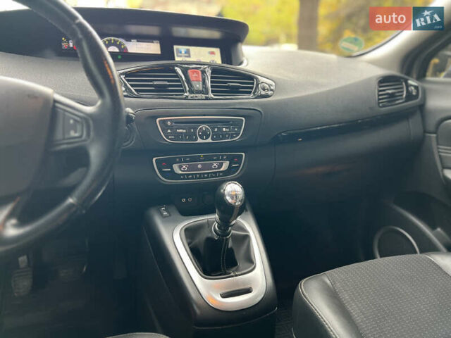 Рено Сценік 2011 у Львові на Automoto.ua Сірий Рено Сценік, об'ємом двигуна 1.6 л та пробігом 208 тис. км за 7250 $, фото 21 на Automoto.ua