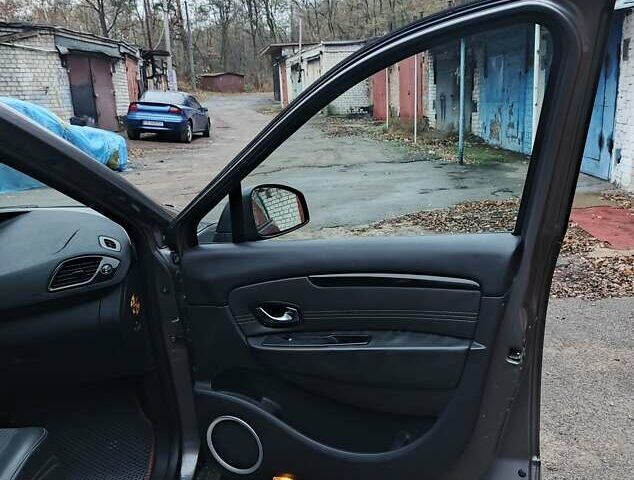 Серый Рено Сценик, объемом двигателя 1.5 л и пробегом 222 тыс. км за 7000 $, фото 22 на Automoto.ua