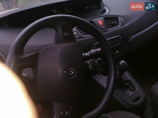 Серый Рено Сценик, объемом двигателя 1.5 л и пробегом 227 тыс. км за 7100 $, фото 9 на Automoto.ua