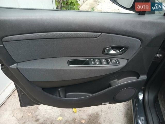 Серый Рено Сценик, объемом двигателя 1.6 л и пробегом 240 тыс. км за 7750 $, фото 2 на Automoto.ua