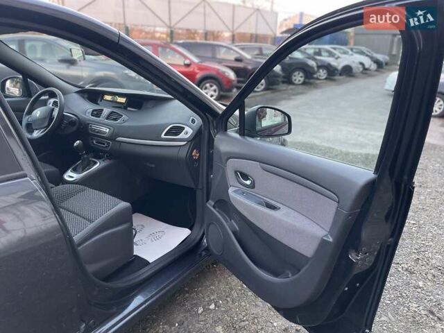 Серый Рено Сценик, объемом двигателя 1.6 л и пробегом 241 тыс. км за 7500 $, фото 36 на Automoto.ua