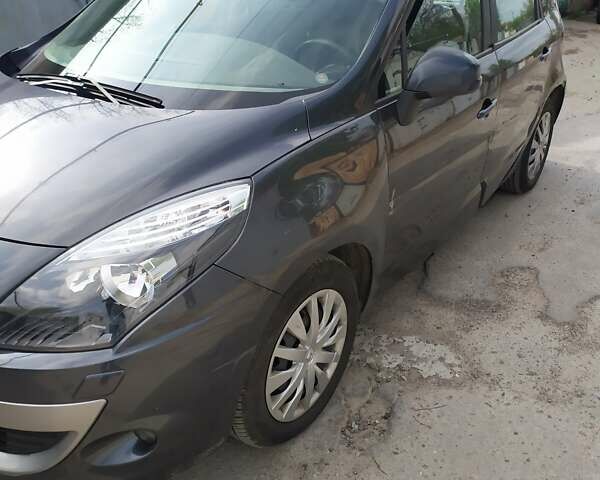 Серый Рено Сценик, объемом двигателя 1.6 л и пробегом 238 тыс. км за 7250 $, фото 3 на Automoto.ua