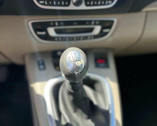 Рено Сценик 2011 в Золочев на Automoto.ua Серый Рено Сценик, объемом двигателя 1.5 л и пробегом 217 тыс. км за 7590 $, фото 23 на Automoto.ua