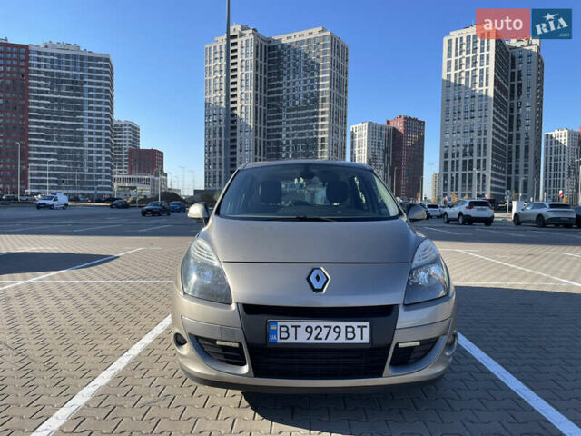 Сірий Рено Сценік, об'ємом двигуна 1.5 л та пробігом 299 тис. км за 6800 $, фото 1 на Automoto.ua