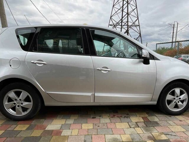 Рено Сценик 2011 в Стрые на Automoto.ua Серый Рено Сценик, объемом двигателя 2 л и пробегом 215 тыс. км за 7500 $, фото 7 на Automoto.ua