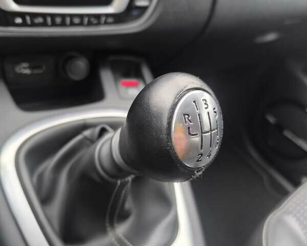 Рено Сценик 2011 в Харькове на Automoto.ua Серый Рено Сценик, объемом двигателя 1.46 л и пробегом 262 тыс. км за 8200 $, фото 25 на Automoto.ua