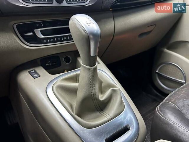 Серый Рено Сценик, объемом двигателя 2 л и пробегом 165 тыс. км за 7800 $, фото 11 на Automoto.ua