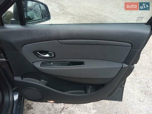 Серый Рено Сценик, объемом двигателя 1.6 л и пробегом 240 тыс. км за 7750 $, фото 3 на Automoto.ua