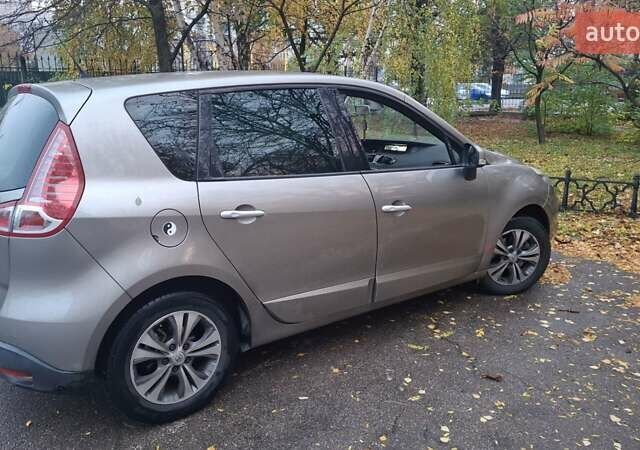 Рено Сценик 2011 в Киеве на Automoto.ua Серый Рено Сценик, объемом двигателя 2 л и пробегом 164 тыс. км за 9200 $, фото 9 на Automoto.ua