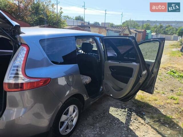 Серый Рено Сценик, объемом двигателя 1.46 л и пробегом 300 тыс. км за 6100 $, фото 5 на Automoto.ua