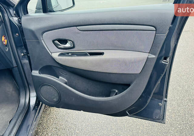 Серый Рено Сценик, объемом двигателя 1.5 л и пробегом 234 тыс. км за 7300 $, фото 21 на Automoto.ua