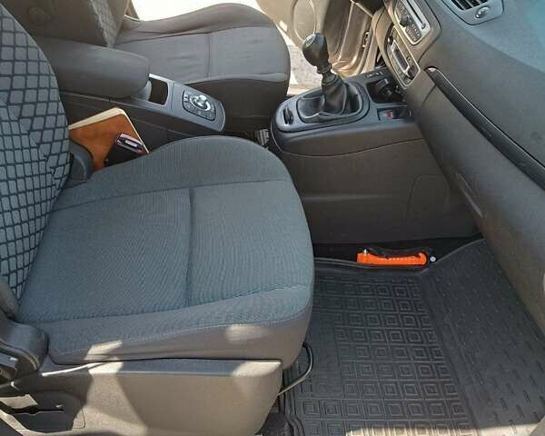 Сірий Рено Сценік, об'ємом двигуна 1.6 л та пробігом 210 тис. км за 7900 $, фото 9 на Automoto.ua