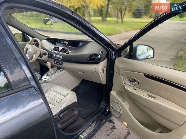 Рено Сценік 2011 у Рівному на Automoto.ua Сірий Рено Сценік, об'ємом двигуна 1.6 л та пробігом 214 тис. км за 6450 $, фото 19 на Automoto.ua