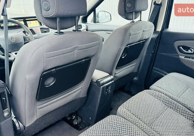 Серый Рено Сценик, объемом двигателя 1.5 л и пробегом 234 тыс. км за 7300 $, фото 16 на Automoto.ua