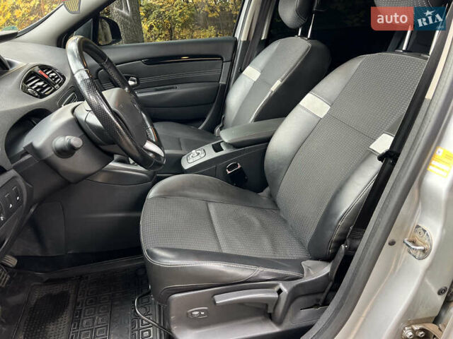 Рено Сценік 2011 у Львові на Automoto.ua Сірий Рено Сценік, об'ємом двигуна 1.6 л та пробігом 208 тис. км за 7250 $, фото 17 на Automoto.ua