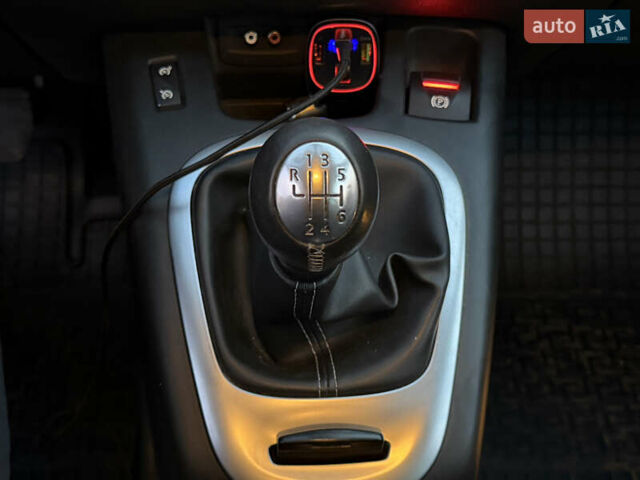 Сірий Рено Сценік, об'ємом двигуна 1.6 л та пробігом 231 тис. км за 7300 $, фото 12 на Automoto.ua