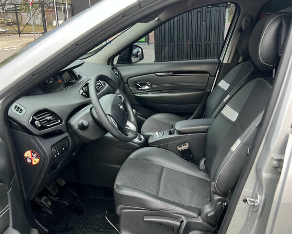 Рено Сценік 2012 у Львові на Automoto.ua Сірий Рено Сценік, об'ємом двигуна 1.46 л та пробігом 250 тис. км за 7700 $, фото 15 на Automoto.ua