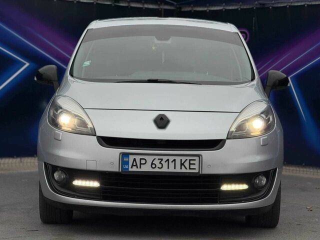 Серый Рено Сценик, объемом двигателя 1.5 л и пробегом 255 тыс. км за 7999 $, фото 1 на Automoto.ua