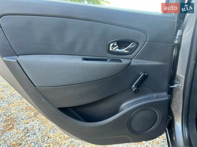 Серый Рено Сценик, объемом двигателя 1.6 л и пробегом 186 тыс. км за 7300 $, фото 31 на Automoto.ua