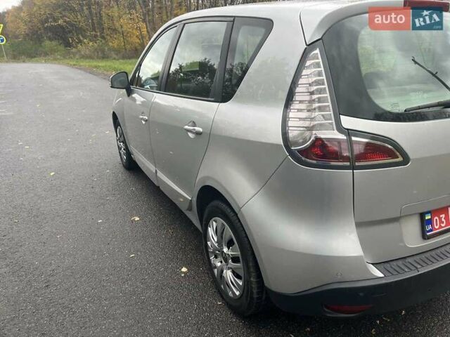 Рено Сценік 2012 у Красилове на Automoto.ua Сірий Рено Сценік, об'ємом двигуна 1.46 л та пробігом 202 тис. км за 7900 $, фото 1 на Automoto.ua