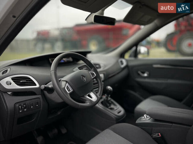 Сірий Рено Сценік, об'ємом двигуна 1.5 л та пробігом 292 тис. км за 7700 $, фото 42 на Automoto.ua