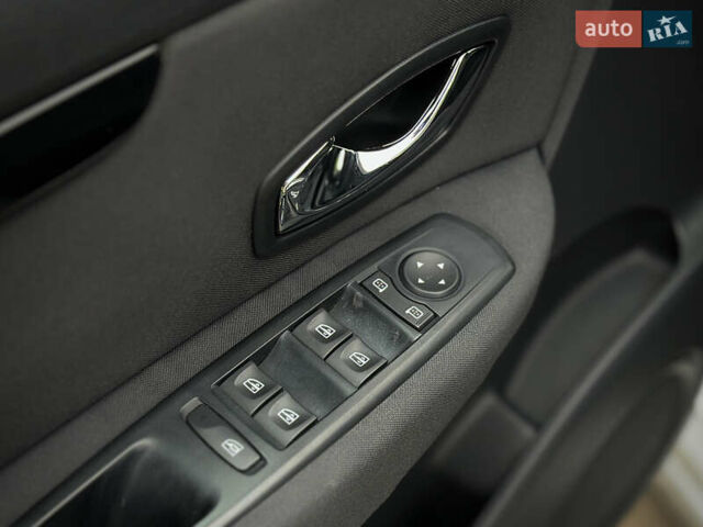 Сірий Рено Сценік, об'ємом двигуна 1.5 л та пробігом 292 тис. км за 7700 $, фото 40 на Automoto.ua