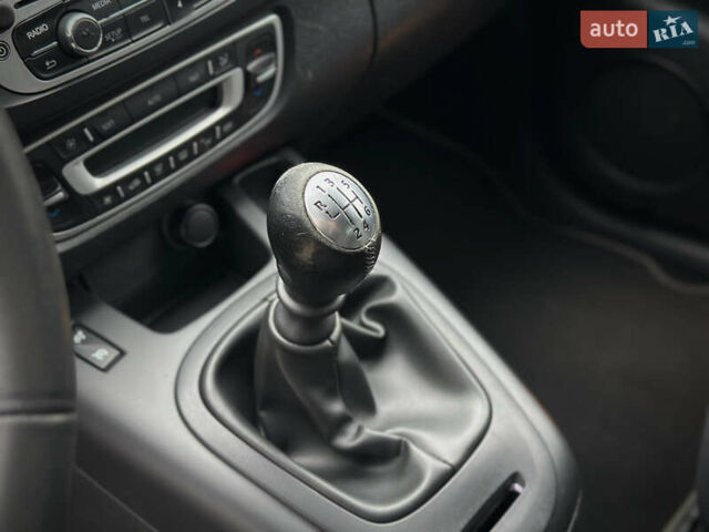 Сірий Рено Сценік, об'ємом двигуна 1.5 л та пробігом 292 тис. км за 7700 $, фото 46 на Automoto.ua