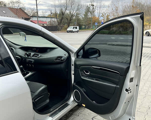 Рено Сценік 2012 у Львові на Automoto.ua Сірий Рено Сценік, об'ємом двигуна 1.46 л та пробігом 250 тис. км за 7700 $, фото 12 на Automoto.ua