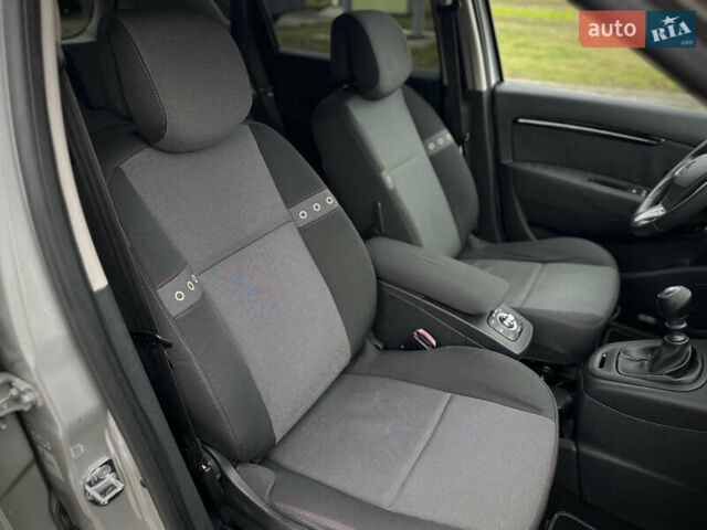 Сірий Рено Сценік, об'ємом двигуна 1.5 л та пробігом 292 тис. км за 7700 $, фото 62 на Automoto.ua