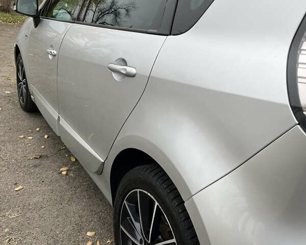 Сірий Рено Сценік, об'ємом двигуна 1.2 л та пробігом 203 тис. км за 7300 $, фото 4 на Automoto.ua