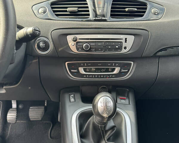 Серый Рено Сценик, объемом двигателя 1.4 л и пробегом 170 тыс. км за 6700 $, фото 10 на Automoto.ua