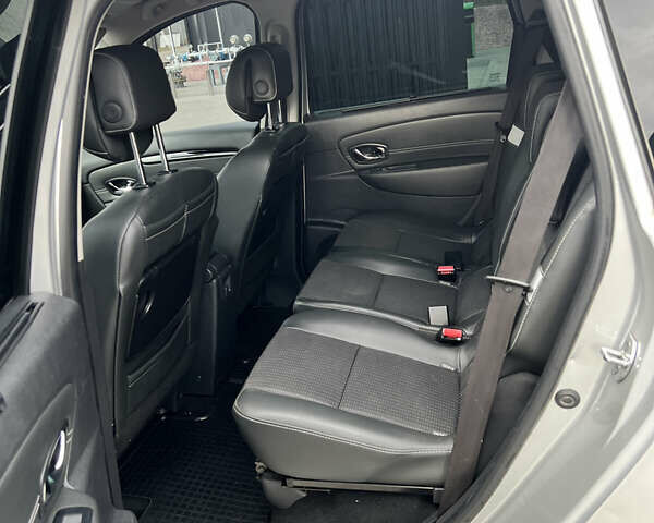 Рено Сценік 2012 у Львові на Automoto.ua Сірий Рено Сценік, об'ємом двигуна 1.46 л та пробігом 250 тис. км за 7700 $, фото 11 на Automoto.ua