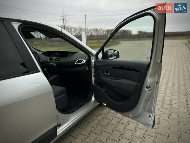 Сірий Рено Сценік, об'ємом двигуна 1.5 л та пробігом 292 тис. км за 7700 $, фото 60 на Automoto.ua