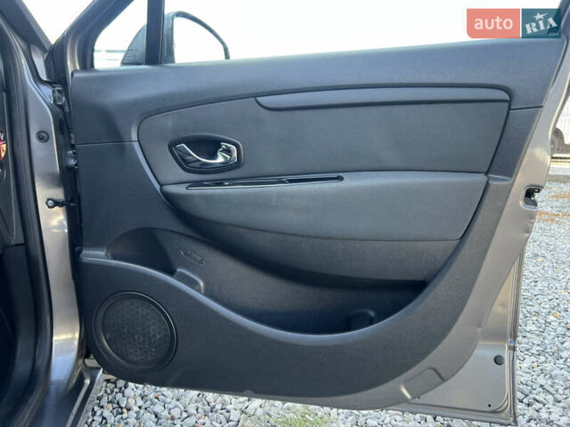 Серый Рено Сценик, объемом двигателя 1.6 л и пробегом 186 тыс. км за 7300 $, фото 30 на Automoto.ua