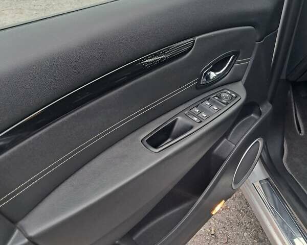 Серый Рено Сценик, объемом двигателя 1.5 л и пробегом 224 тыс. км за 8750 $, фото 15 на Automoto.ua