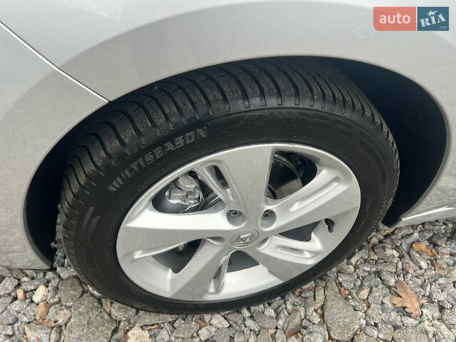 Сірий Рено Сценік, об'ємом двигуна 1.5 л та пробігом 230 тис. км за 8950 $, фото 4 на Automoto.ua