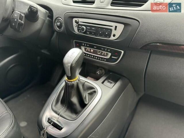 Серый Рено Сценик, объемом двигателя 1.46 л и пробегом 230 тыс. км за 6950 $, фото 8 на Automoto.ua