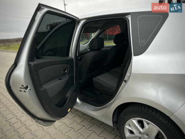 Сірий Рено Сценік, об'ємом двигуна 1.5 л та пробігом 292 тис. км за 7700 $, фото 48 на Automoto.ua