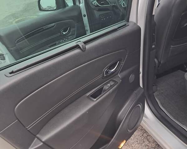 Серый Рено Сценик, объемом двигателя 1.5 л и пробегом 224 тыс. км за 8750 $, фото 19 на Automoto.ua