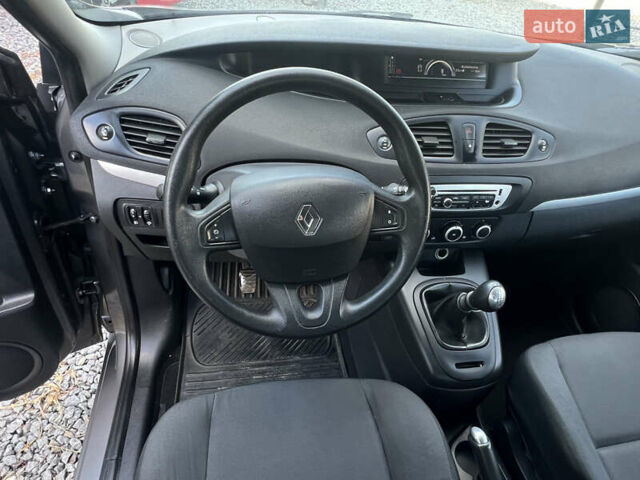 Серый Рено Сценик, объемом двигателя 1.6 л и пробегом 186 тыс. км за 7300 $, фото 38 на Automoto.ua
