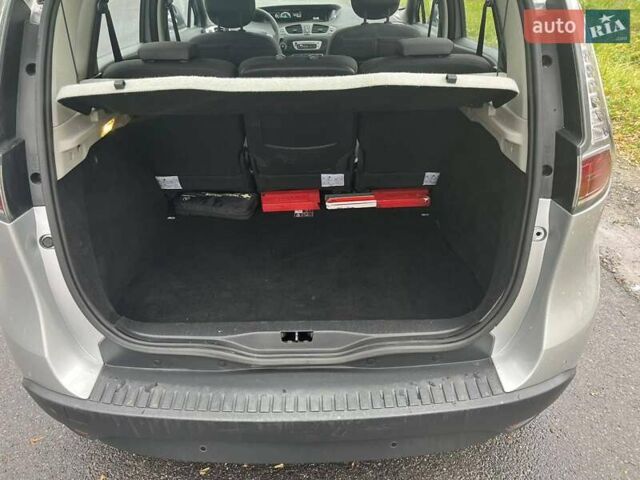 Рено Сценік 2012 у Красилове на Automoto.ua Сірий Рено Сценік, об'ємом двигуна 1.46 л та пробігом 202 тис. км за 7900 $, фото 13 на Automoto.ua