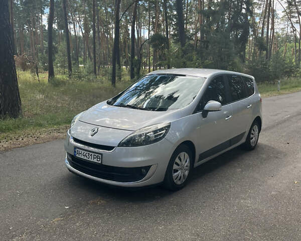 Серый Рено Сценик, объемом двигателя 1.46 л и пробегом 322 тыс. км за 7800 $, фото 4 на Automoto.ua