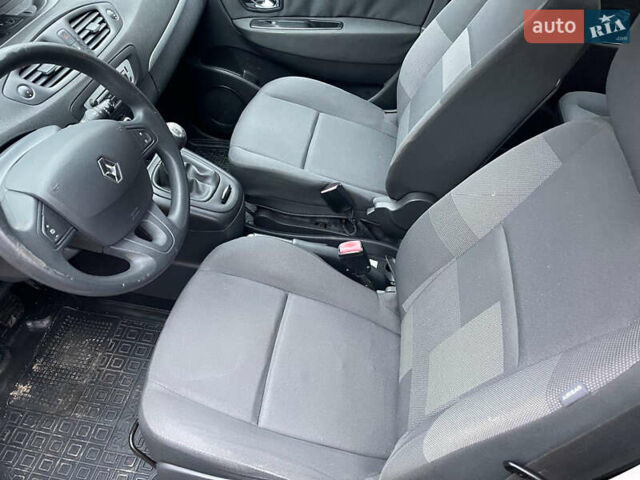 Серый Рено Сценик, объемом двигателя 1.5 л и пробегом 237 тыс. км за 7500 $, фото 16 на Automoto.ua