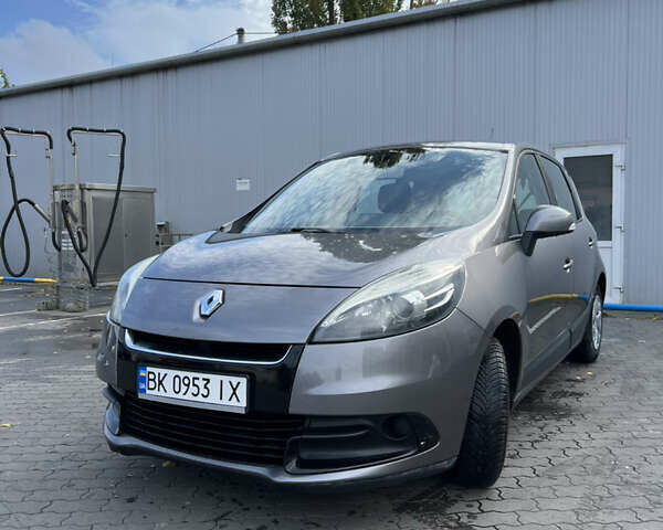 Серый Рено Сценик, объемом двигателя 1.6 л и пробегом 186 тыс. км за 7300 $, фото 4 на Automoto.ua