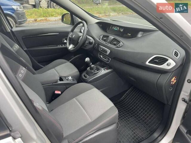 Рено Сценік 2012 у Красилове на Automoto.ua Сірий Рено Сценік, об'ємом двигуна 1.46 л та пробігом 202 тис. км за 7900 $, фото 14 на Automoto.ua