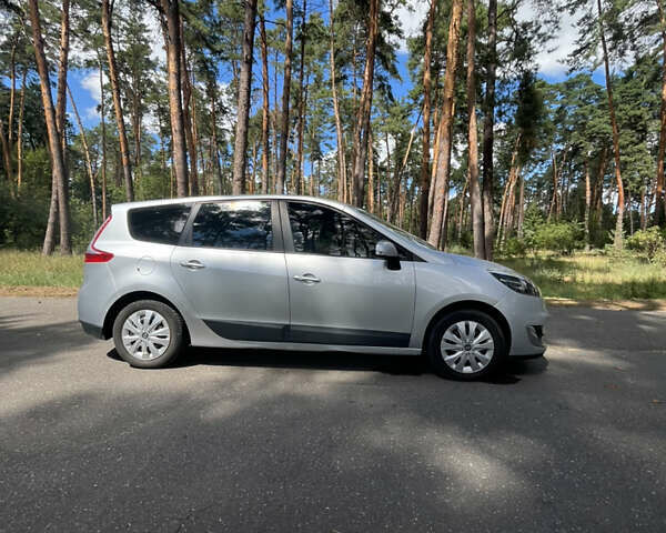 Серый Рено Сценик, объемом двигателя 1.46 л и пробегом 322 тыс. км за 7800 $, фото 1 на Automoto.ua