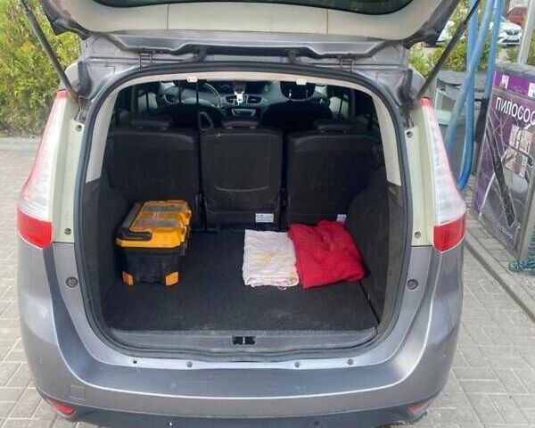 Серый Рено Сценик, объемом двигателя 1.5 л и пробегом 310 тыс. км за 6700 $, фото 3 на Automoto.ua