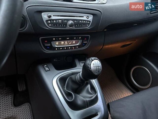 Сірий Рено Сценік, об'ємом двигуна 1.4 л та пробігом 196 тис. км за 8000 $, фото 26 на Automoto.ua