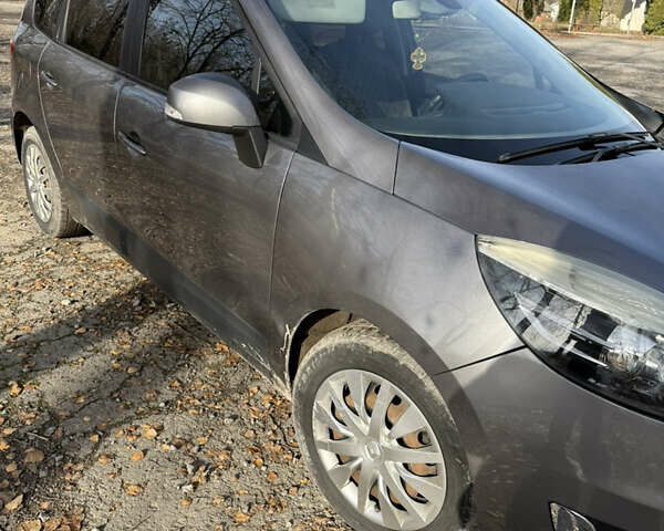 Серый Рено Сценик, объемом двигателя 1.46 л и пробегом 289 тыс. км за 7799 $, фото 13 на Automoto.ua